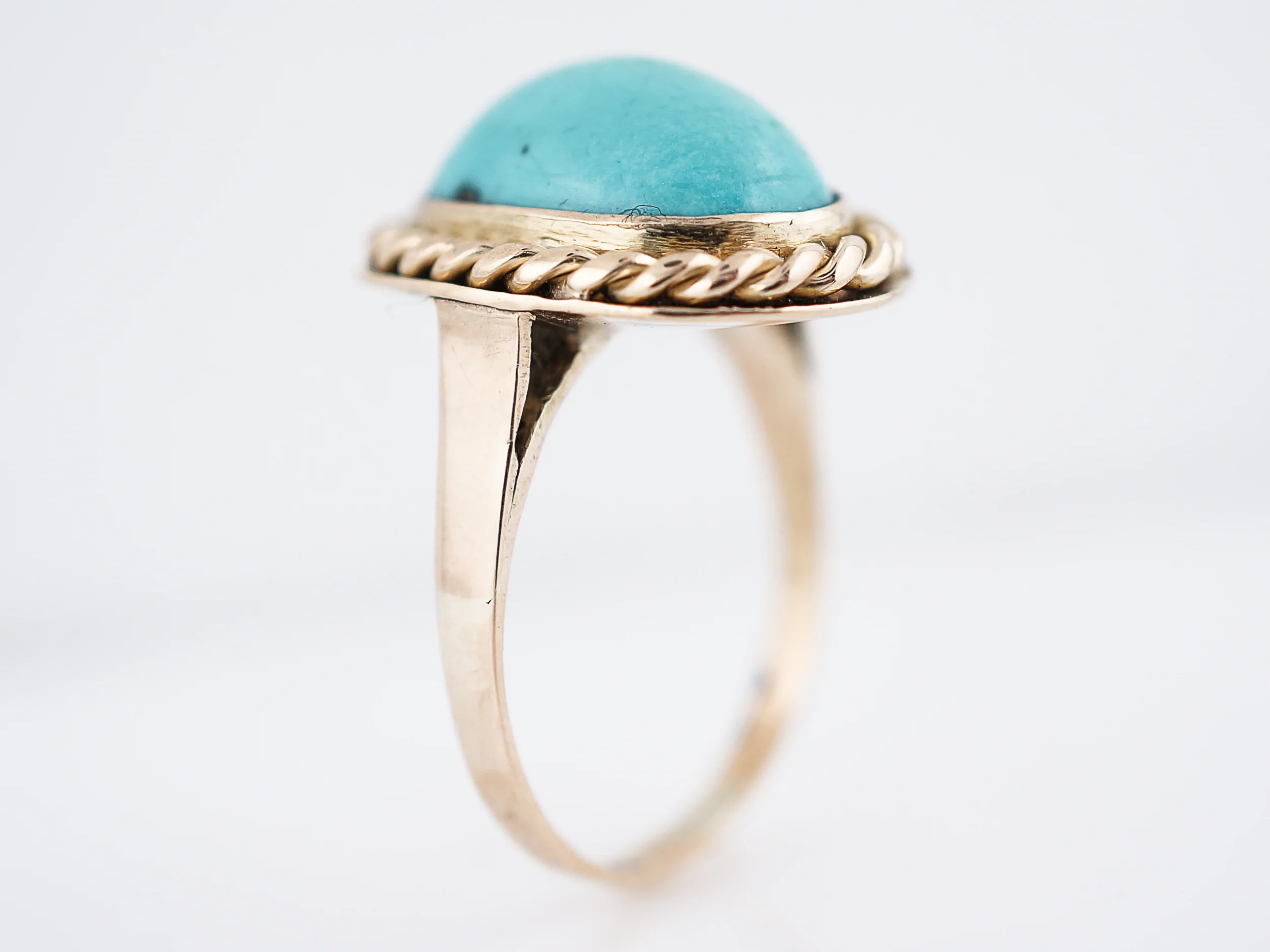 Vintage Right Hand Ring Retro 6.00 Cabochon Oval Cut Turquoise in 14K Yellow Gold - Image 5