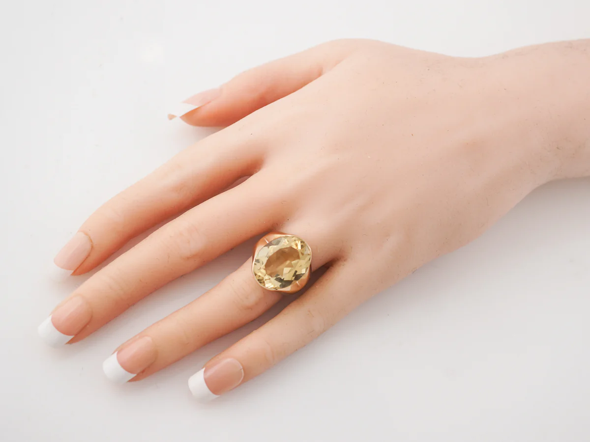 Vintage Solitaire Citrine Cocktail Ring in Yellow Gold - Image 7