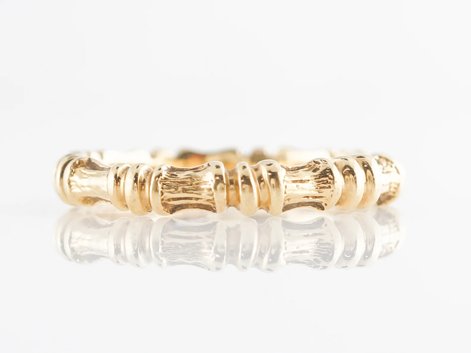Vintage Tiffany and Co. Bamboo Wedding Band in 18k Yellow Gold - Image 2