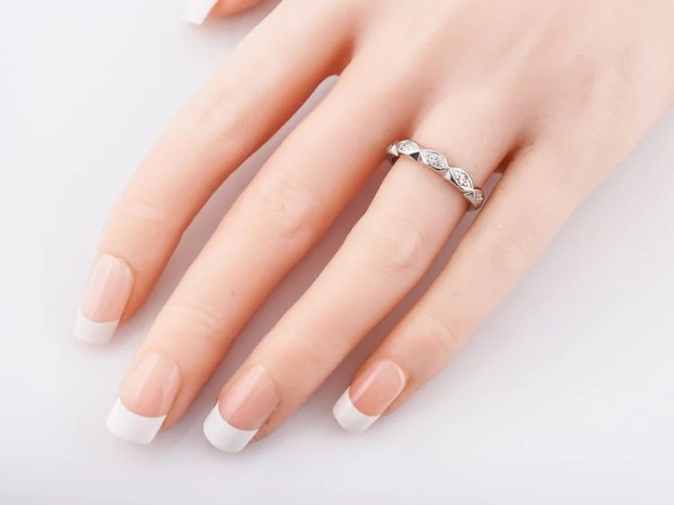 Vintage Wedding Band Mid-Century .25 Single Cut Diamonds in Platinum - Image 6