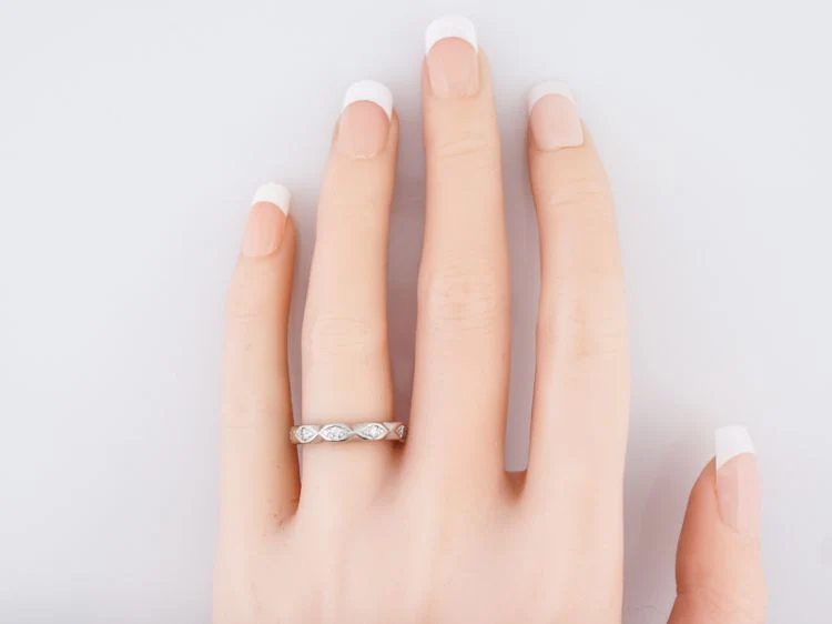 Vintage Wedding Band Mid-Century .25 Single Cut Diamonds in Platinum - Image 7