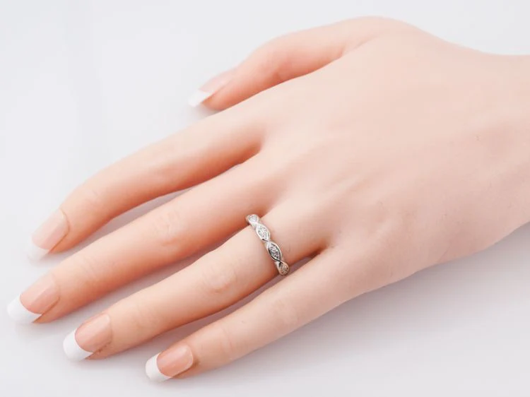 Vintage Wedding Band Mid-Century .25 Single Cut Diamonds in Platinum - Image 9