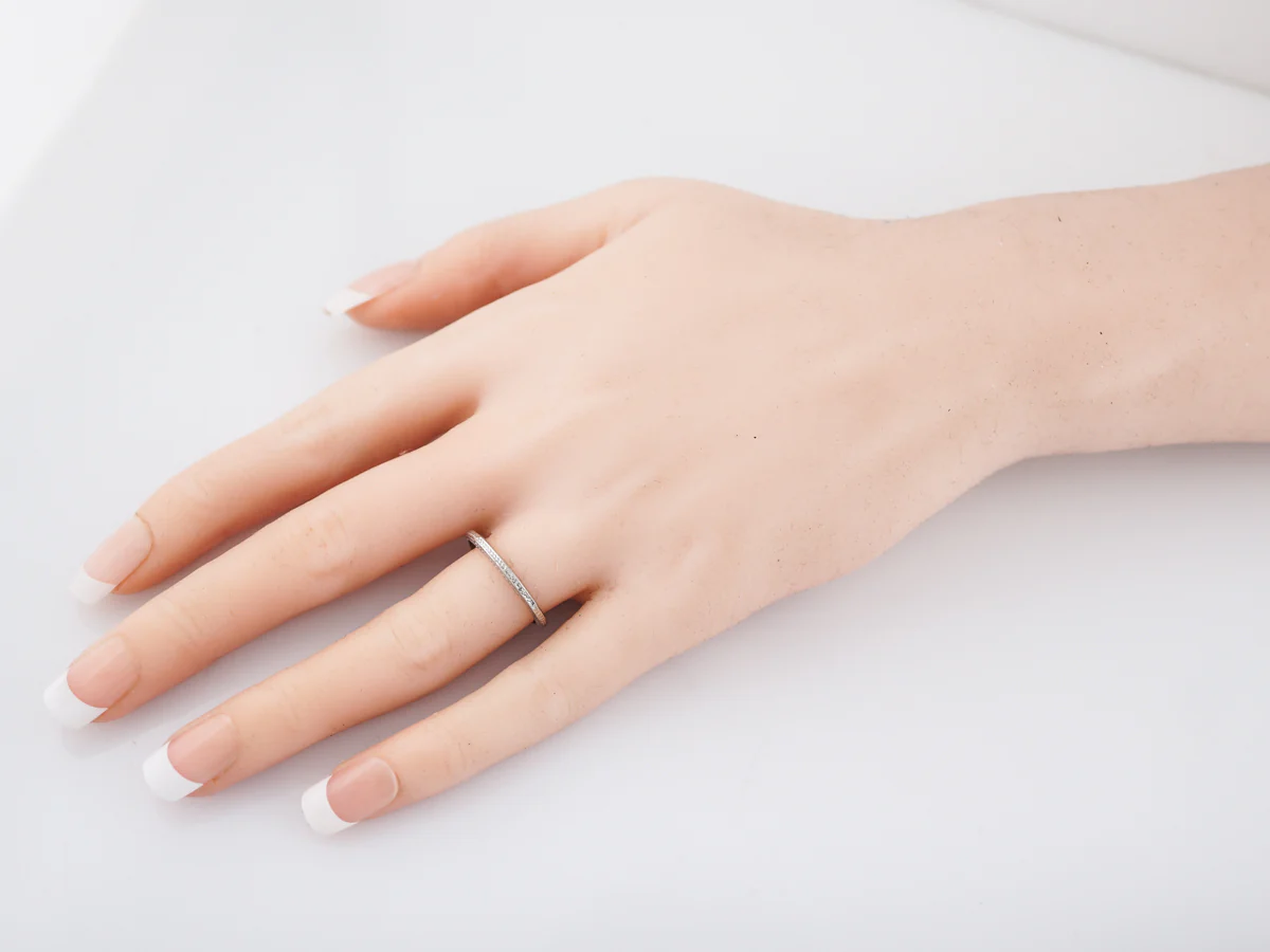 Wedding Band Modern Chevron Engraved in Platinum - Image 5